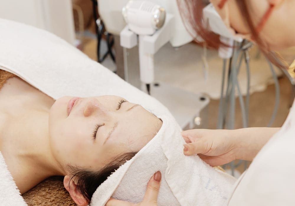 アドバンスコースで理想の美肌へ導く